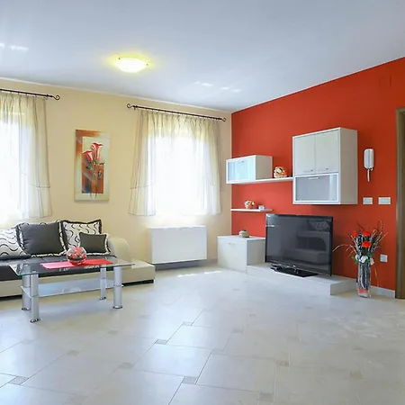 Holiday home Dora *