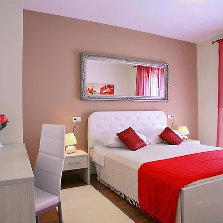 Holiday home Dora *