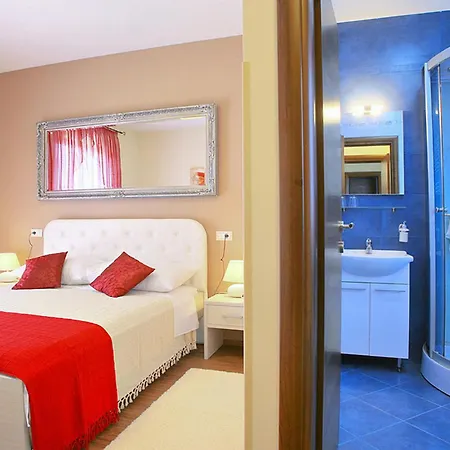 Holiday home Dora *