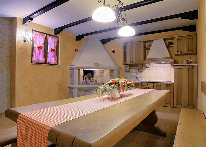 Semesterbostad Dora *