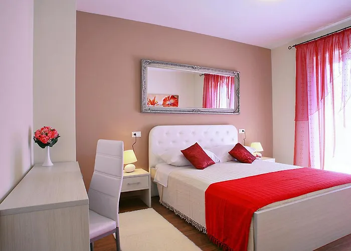 Semesterbostad Dora *